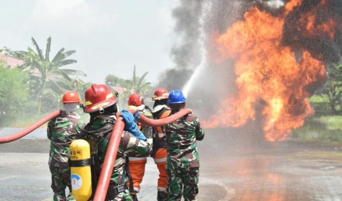 Koarmada II Gelar Lomba Penanggulangan Kebakaran Antar Satuan Koarmada II Gelar Lomba Penanggulangan Kebakaran Antar Satuan