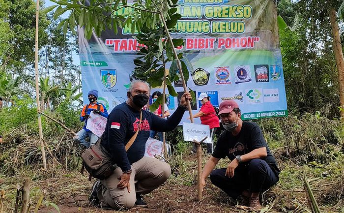 Hari Pahlawan, FKS dan ARPL Kediri Gelar Aksi Tanam Pohon di Lereng Kelud