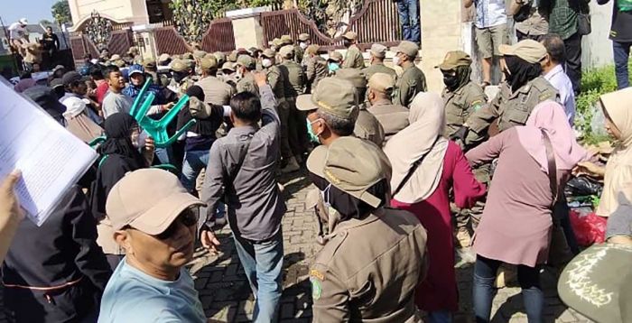 Ricuh Pembongkaran Pagar Mutiara Regency Sidoarjo