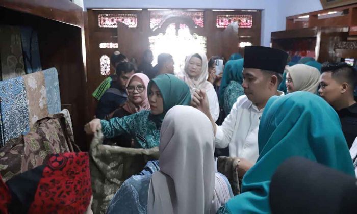 Bupati Jember Mulai Program Bunga Desaku dengan Tinjau Layanan Puskesmas Ambulu Bupati Jember Mulai Program Bunga Desaku dengan Tinjau Layanan Puskesmas Ambulu