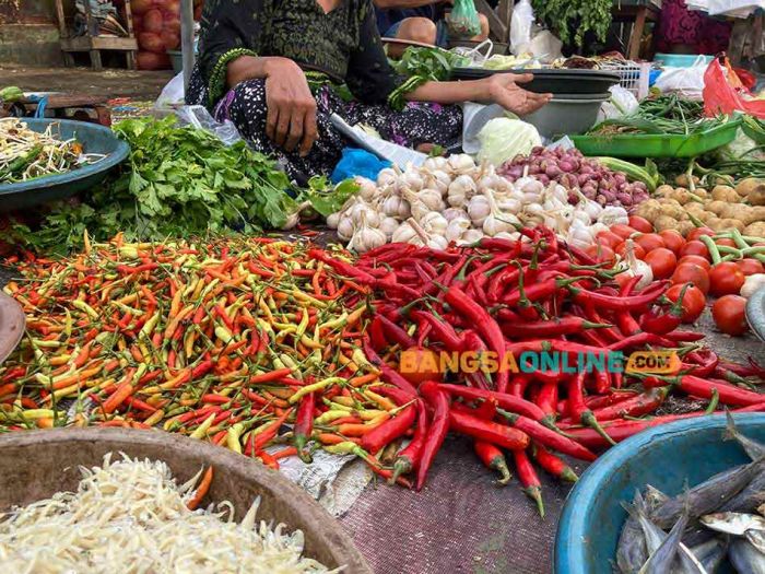 Daftar Harga Sembako Surabaya Hari Ini: Rawit Melejit, Cabai Besar dan Bawang Putih Turun