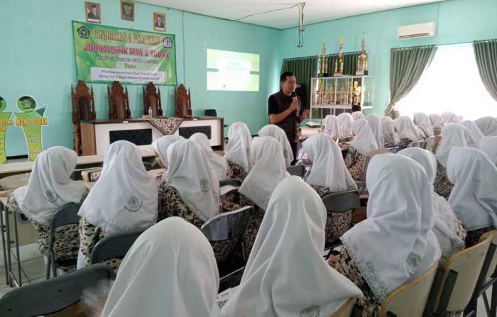 100 Siswa MAN 2 Tuban Ikut Pelatihan Jurnalistik "Dari Tren Menjadi Keren"