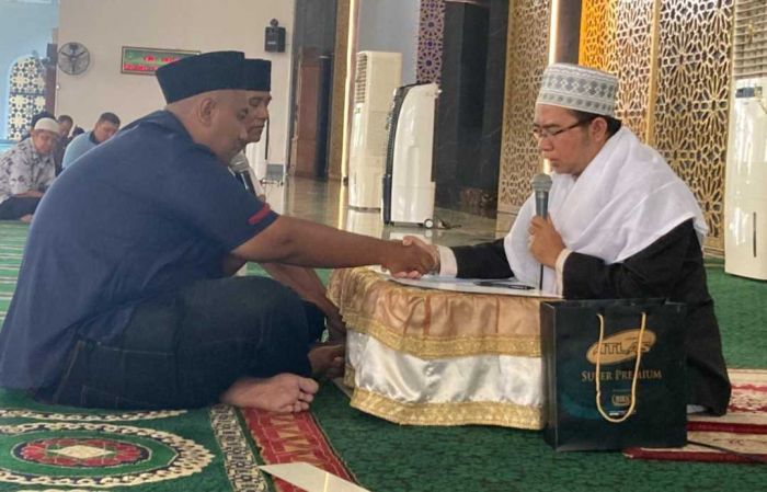 Dapat Hidayah, Pria Kristen Asal Sidoarjo Ikrar Syahadat di Masjid Al-Akbar Surabaya