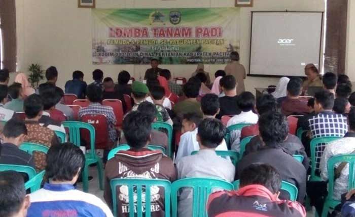 Dandim Pacitan Bekali Peserta Lomba Tanam Padi