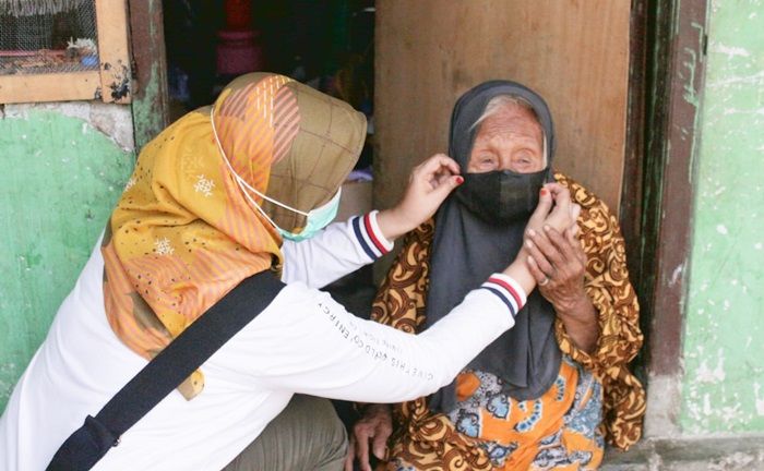 Permudah Bantu Nenek Asal Kalimantan Bersama Kedua Cucunya, Pemkot Kediri Siapkan KTP Baru