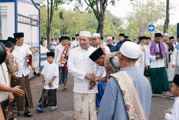 Usai Salat Id Bupati dan Wabup Sampang Gelar Open House, Ajak Ribuan Warga Makan Bareng