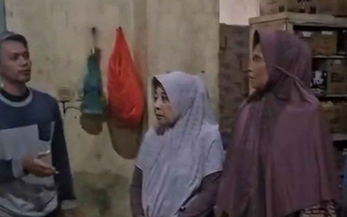 Dua Wanita Paruh Baya di Ponorogo Tertangkap ‘Ngutil’ Susu Formula