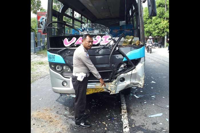 Hendak Antar Pesanan, Pemasok Arak Jowo di Ngawi Tewas Tertabrak Bus