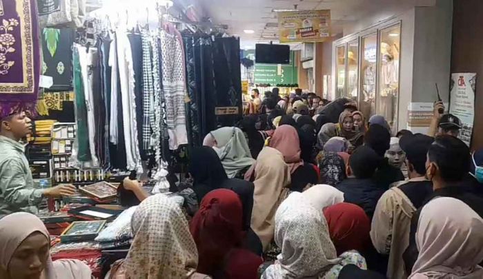 Pasar Tanah Abang Ramai Pengunjung Jelang Ramadhan