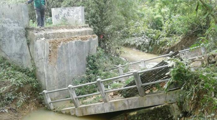 Jembatan Penghubung Dua Desa di Pamekasan Terputus Dihempas Banjir Bandang