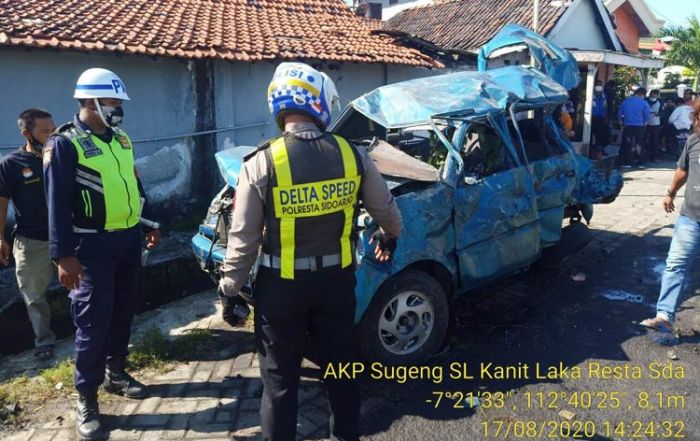 Kecelakaan Kereta Api Vs Kijang LGX di Sidoarjo Tewaskan 3 Orang, Diduga Penjaga Palang Pintu Lalai