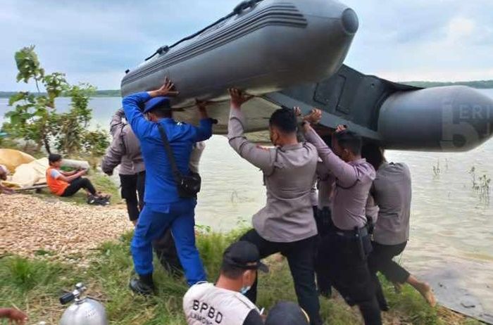 Perahu Pemancing Tenggelam di Waduk Gondang Tuban, 1 Orang Meninggal dan 2 Hilang