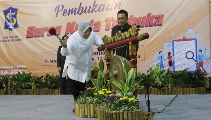 Buka Bursa Kerja, Risma Ajak Perusahaan Tingkatkan Kapasitas Pekerja