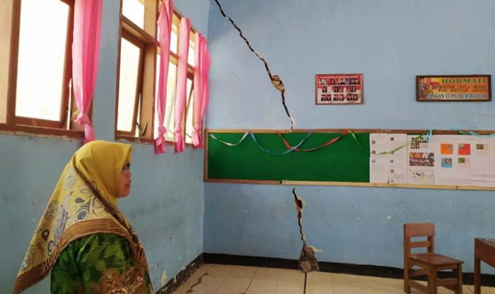 3 Ruang Kelas dan 1 Ruang Guru SD di Jember Terancam Ambruk, Siswa Dipindah ke Musala