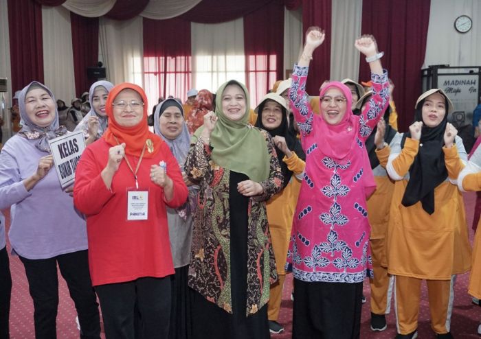 Buka Acara Sekolah Lansia Tangguh, Ketua TP PKK Kota Pasuruan Ajak Semangat untuk Sehat Buka Acara Sekolah Lansia Tangguh, Ketua TP PKK Kota Pasuruan Ajak Semangat untuk Sehat
