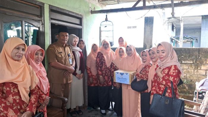 Safari Ramadan Dharma Wanita Disdik Cabang Bojonegoro-Tuban Beri Santunan ke Siswa yang Membutuhkan