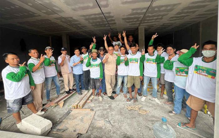 Menangkan Prabowo-Gibran, RGS Indonesia Galang Dukungan dari Kuli Bangunan di Surabaya Selatan