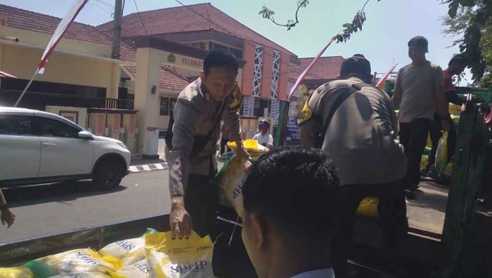 Polres Probolinggo Kota Salurkan Beras Murah, Harga di Bawah HET Polres Probolinggo Kota Salurkan Beras Murah, Harga di Bawah HET