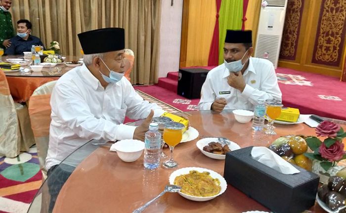 Dijamu di Pendopo Gubernur Aceh, Kiai Asep Ingatkan Covid-19 Turun Karena Kita Kotor
