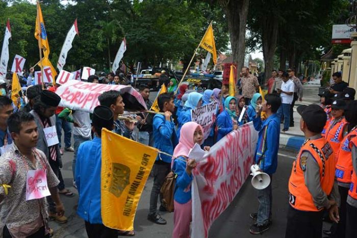 Peringati Hari Anti Korupsi, PMII Bondowoso Demo Pemkab, DPRD, Kejari dan Polres