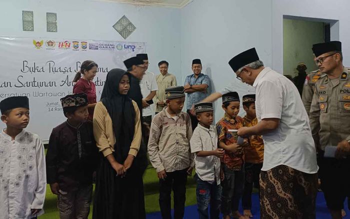 PWI Kediri Raya Berbagi Kebahagiaan dengan Ratusan Anak Yatim Piatu saat Ramadhan