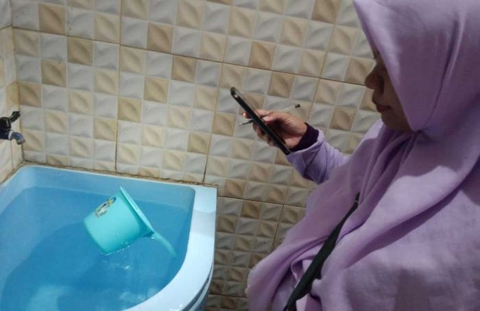 Cegah DBD, Kader Posyandu Dusun Kedungregul Desa Sambirejo Lakukan PSN