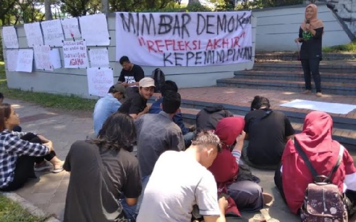 Masa Rektor Unej Berakhir, Mahasiswa Gelar Refleksi Akhir Lewat Mimbar Demokrasi