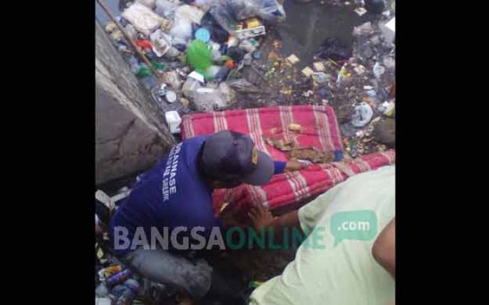 Sampah Jadi Momok Penyebab Banjir Kota Gresik, Warga Masih Buang Sembarangan