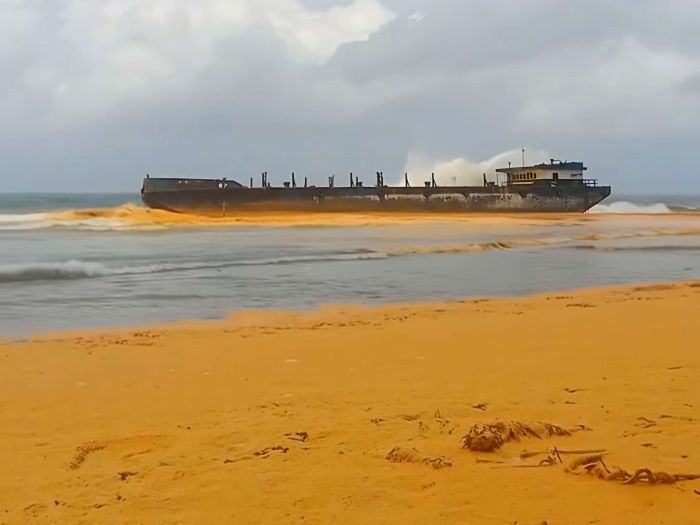 Tim Gabungan Terjunkan 6 Penyelam untuk Teliti Dampak Tumpahan CPO di Laut Gili Iyang Sumenep