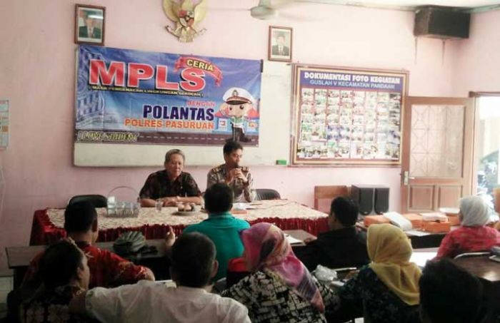 Posek Pandaan Kampanyekan Safety Riding pada Kepala Sekolah dan Guru