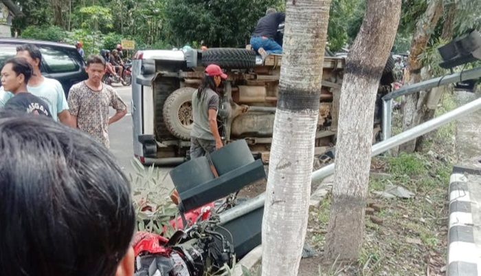 Mobil Tabrak 3 Motor di Raya Gurah-Pare Kediri, Dua Korban Meninggal di TKP