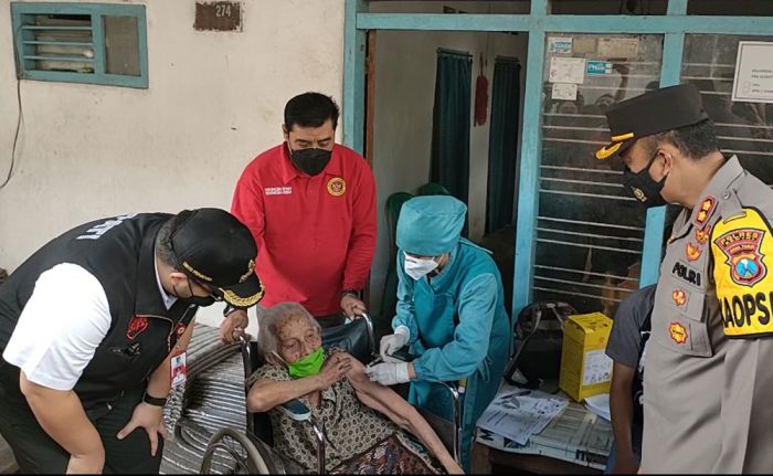 Kepala BIN Jatim Tinjau Vaksinasi di Kabupaten Kediri