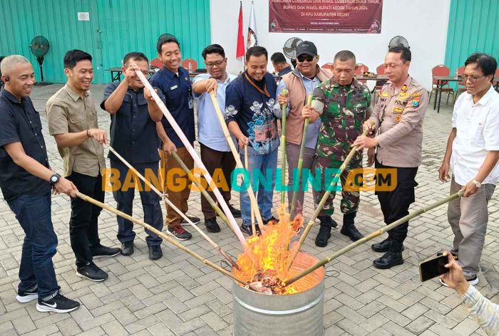 KPU Kabupaten Kediri Musnahkan Sisa Surat Suara dan Surat Suara Rusak