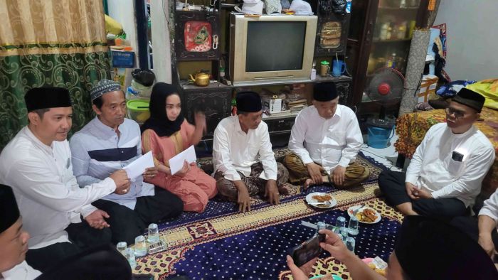 Lagi, Kiai Asep Takziyah ke Tiga Rumah Korban Runtuhan Mushalla Al Khoziny, Mau Badalkan Umrah