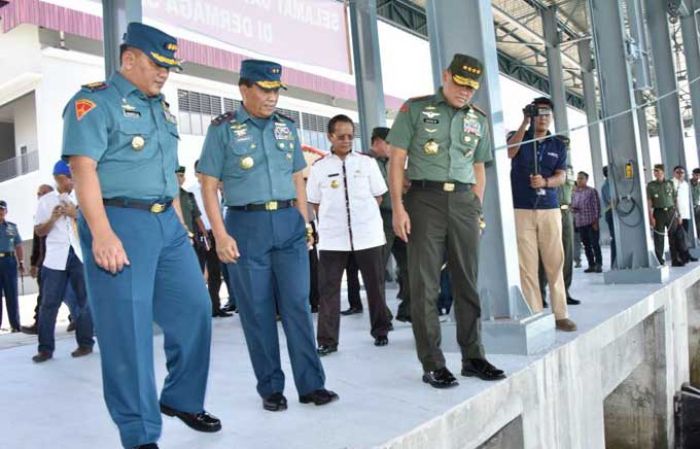 Panglima TNI Tinjau Dermaga Sionban Kapal Selam di Lanal Palu