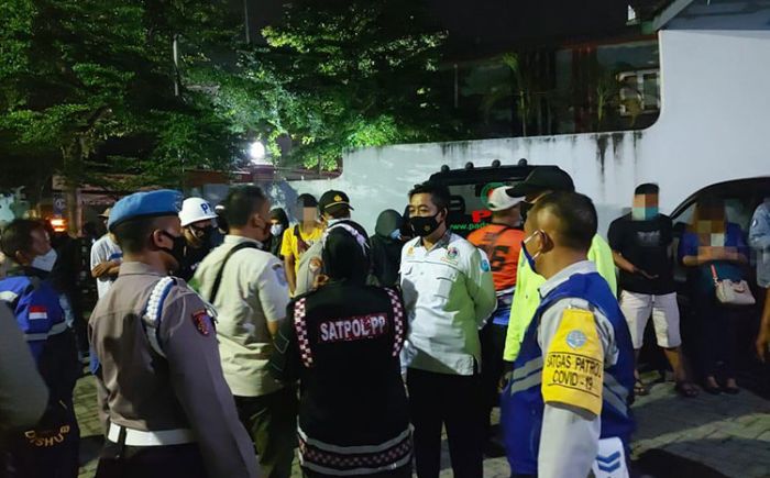11 Pasangan Mesum di Jombang Terjaring Razia, Ada yang Masih Telanjang Saat Buka Pintu Hotel