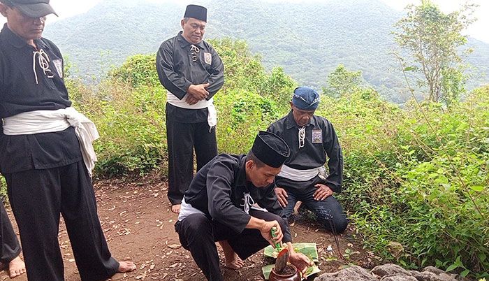 Songsong Satu Abad, PSHT Kota Kediri Ambil Tanah di Puncak Gunung Maskumambang