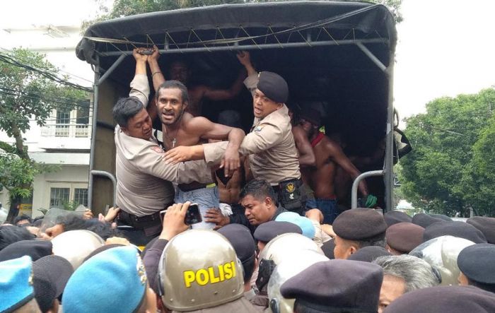 Suarakan Kemerdekaan Papua Barat, Aksi Mahasiswa Papua di Malang Dibubarkan Paksa 
