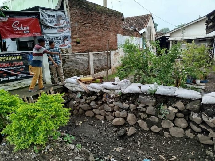 Banjir di Kedungasem, Wakil Ketua DPRD Kota Probolinggo Inisiatif Perbaiki Irigasi yang Rusak