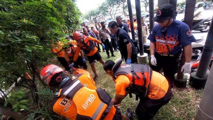 Mayat Wanita Tanpa Busana Ditemukan Tersangkut Ranting di Sungai Jagir Wonokromo