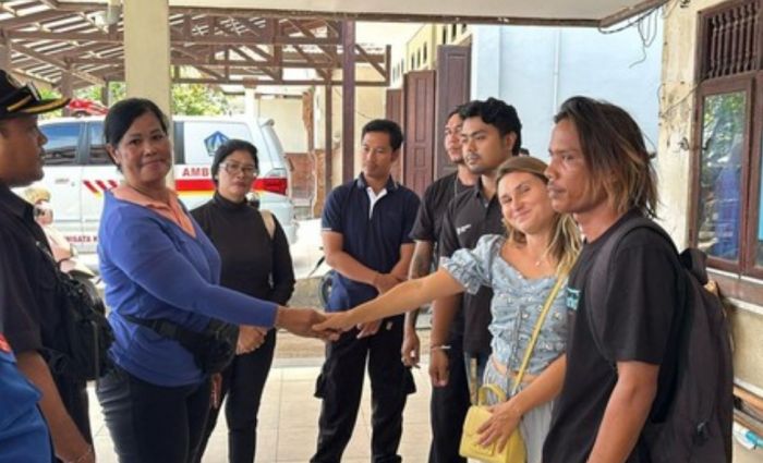 Cekcok Bule Wanita dan Pedagang di Pantai Kuta Perkara Celana Berakhir Damai Cekcok Bule Wanita dan Pedagang di Pantai Kuta Perkara Celana Berakhir Damai