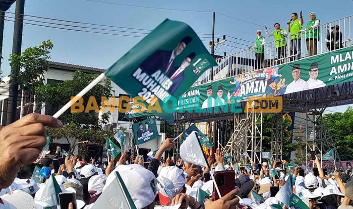 Warga Banjiri Mlaku Bareng AMIN, Anies-Cak Imin Orasi Gaungkan Perubahan