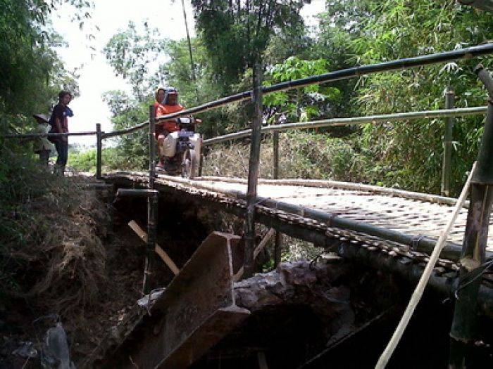 Diterjang Banjir Bandang, Jembatan di Kedungadem Putus