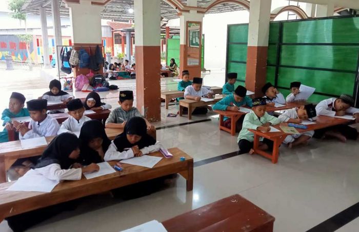 Unik, TPQ di Nganjuk ini Berlokasi di Masjid Sekolah Tanpa Tembok