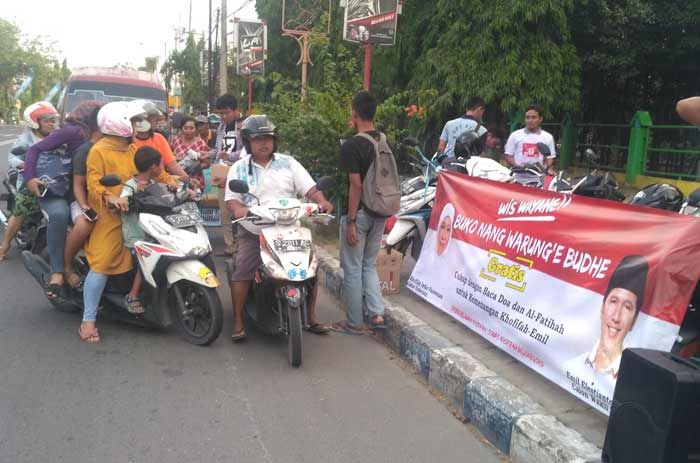 Sobat Khofifah-Emil Bojonegoro Bagikan 750 Paket Buka Puasa pada Masyarakat