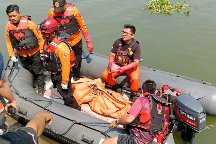 Sepasang Kekasih Diduga Bunuh Diri di Sungai Karah, BPBD Surabaya Temukan 1 Korban