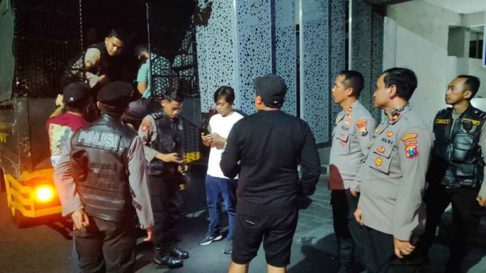 Polrestabes Surabaya Bongkar Dugaan Pesta Gay di Midtown Residence Polrestabes Surabaya Bongkar Dugaan Pesta Gay di Midtown Residence