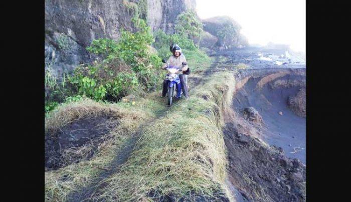 Jalan Utama Penghubung Kecamatan Pasirian - Tempursari Putus, Longsor Akibat Abrasi