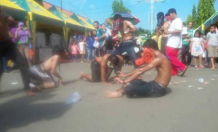 Pakai Topeng Babi, Seniman Sumenep Kritik Pemerintah