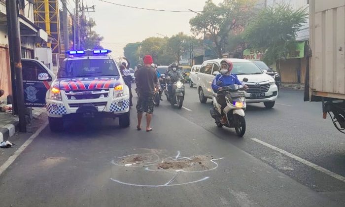 Seorang Lansia Penyeberang Jalan di Raya Gajah Mada Sidoarjo Tertabrak Sepeda Motor